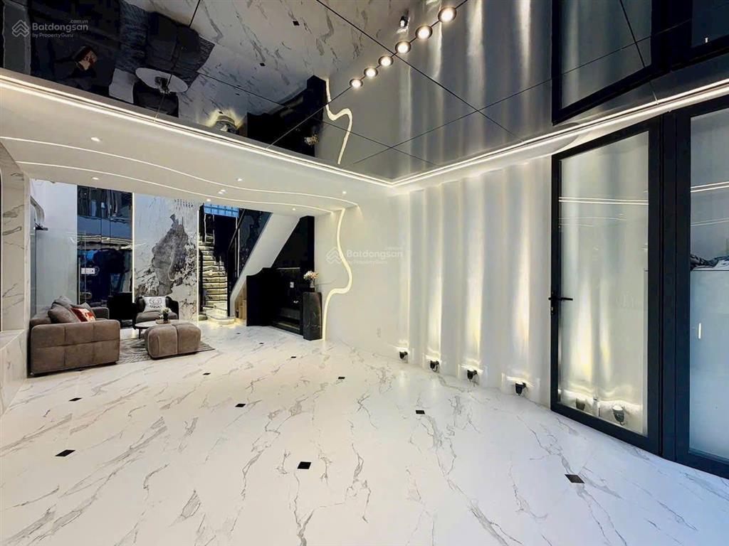 Con đi học nước ngoài chủ bán nhà 2 tỷ 450, đường trần phú, p.7, q. 5, 100m2, còn cho thuê 31 tr/th