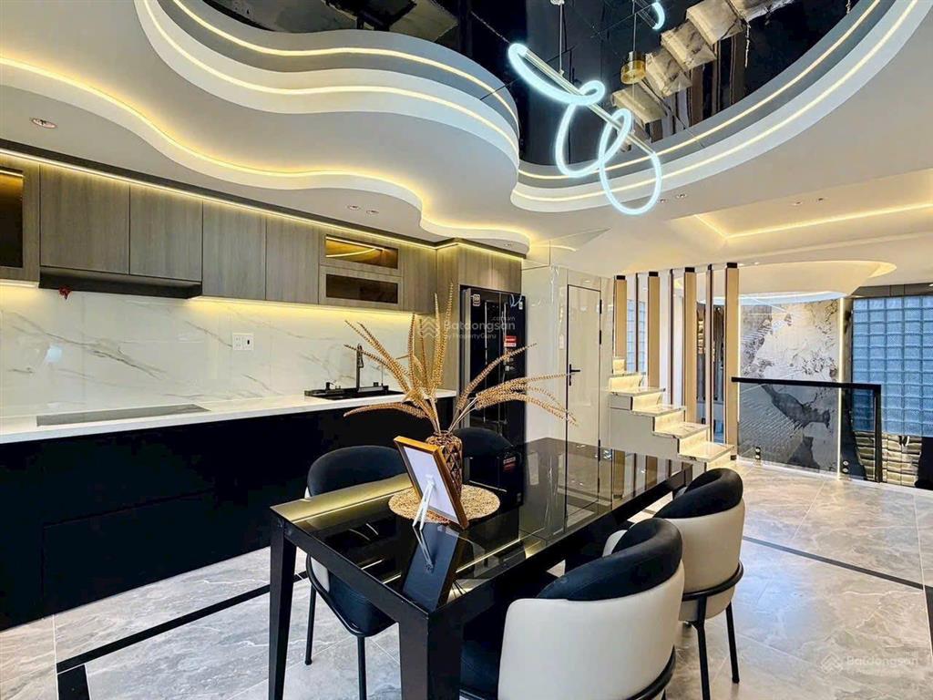 Con đi học nước ngoài chủ bán nhà 2 tỷ 450, đường trần phú, p.7, q. 5, 100m2, còn cho thuê 31 tr/th