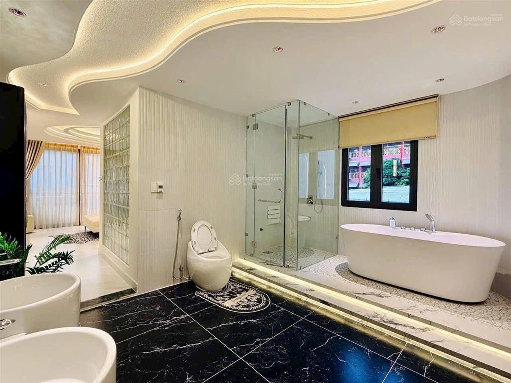 Con đi học nước ngoài chủ bán nhà 2 tỷ 450, đường trần phú, p.7, q. 5, 100m2, còn cho thuê 31 tr/th