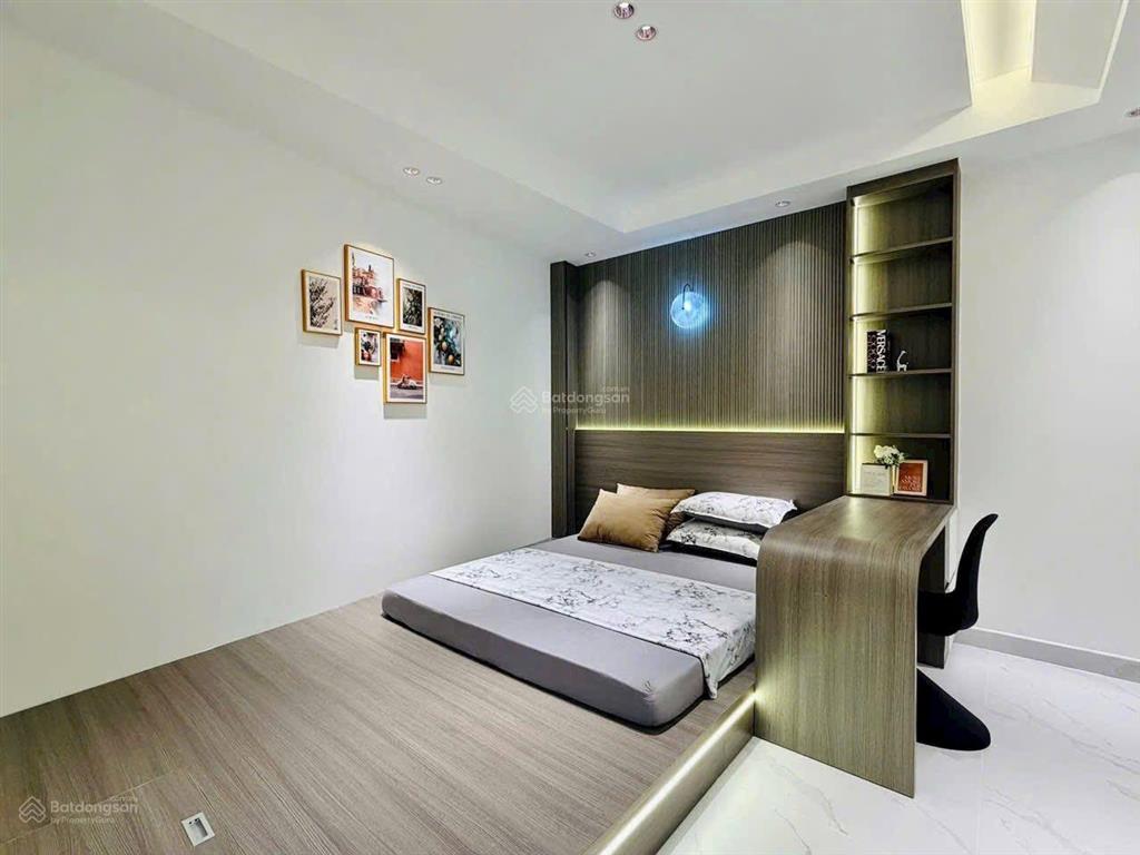 Con đi học nước ngoài chủ bán nhà 2 tỷ 450, đường trần phú, p.7, q. 5, 100m2, còn cho thuê 31 tr/th