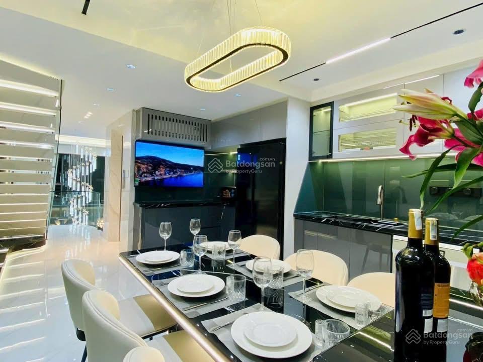 Bán nhà âu dương lân p2 q8 2 tỷ 950 75m2(5x15) 3 tầng 4pn 5wc hđ thuê 18tr shr hxh