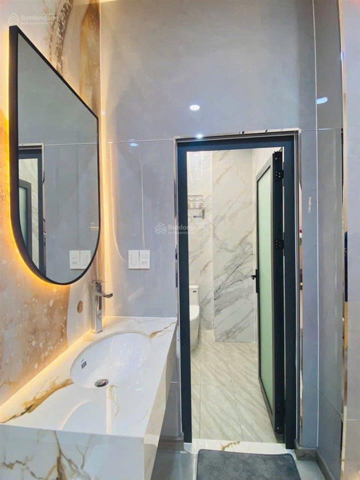 1 căn duy nhất nhà nguyễn khoái, p.2, q.4 giá tốt có dòng tiền 15tr/tháng chỉ 2 tỷ 250 . shr hxh