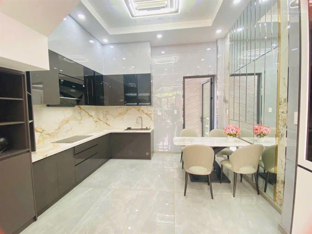 1 căn duy nhất nhà nguyễn khoái, p.2, q.4 giá tốt có dòng tiền 15tr/tháng chỉ 2 tỷ 250 . shr hxh