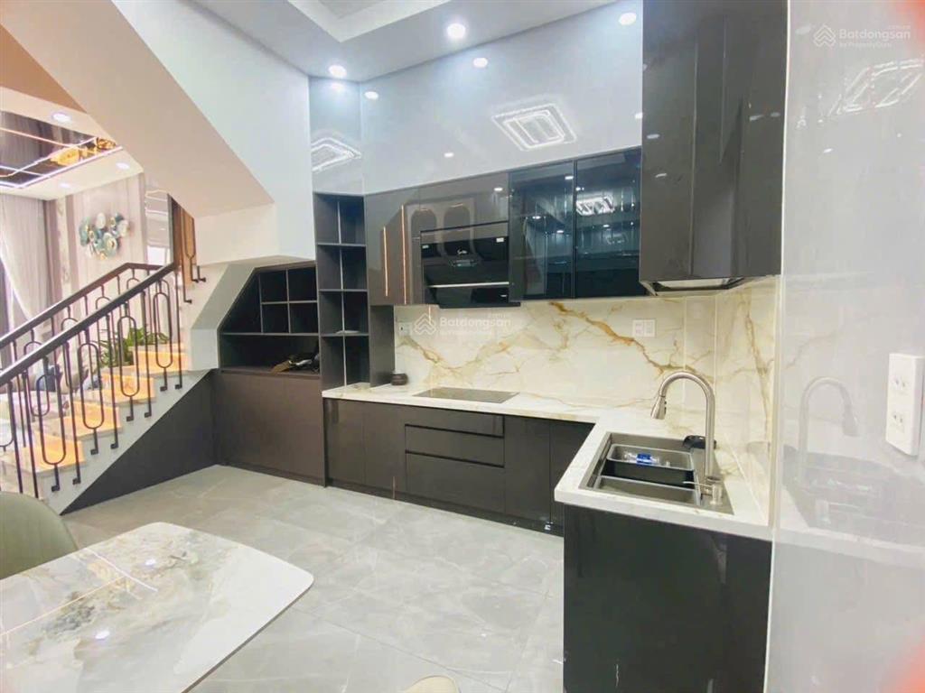 1 căn duy nhất nhà nguyễn khoái, p.2, q.4 giá tốt có dòng tiền 15tr/tháng chỉ 2 tỷ 250 . shr hxh