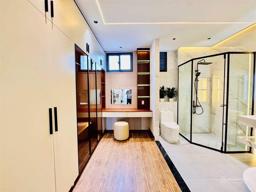 Chủ kẹt tiền bán gấp 4 tầng 3 tỷ 750 tl full nội thất nhà đoàn như hài q4 80m2 hđthuê 18tr/th shr