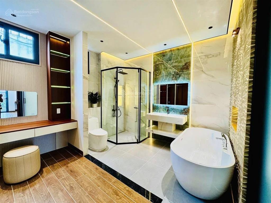 Chủ kẹt tiền bán gấp 4 tầng 3 tỷ 750 tl full nội thất nhà đoàn như hài q4 80m2 hđthuê 18tr/th shr