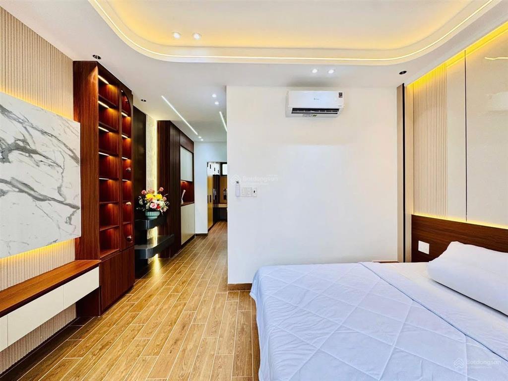 Chủ kẹt tiền bán gấp 4 tầng 3 tỷ 750 tl full nội thất nhà đoàn như hài q4 80m2 hđthuê 18tr/th shr