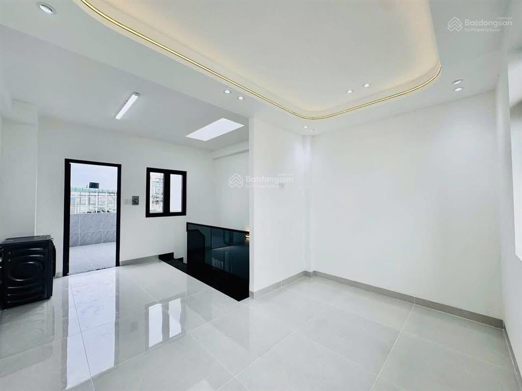 Chủ kẹt tiền bán gấp 4 tầng 3 tỷ 750 tl full nội thất nhà đoàn như hài q4 80m2 hđthuê 18tr/th shr