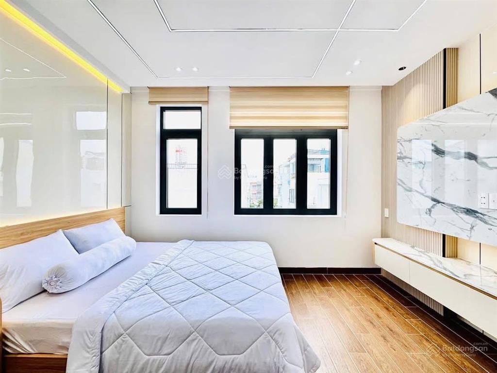 Chủ kẹt tiền bán gấp 4 tầng 3 tỷ 750 tl full nội thất nhà đoàn như hài q4 80m2 hđthuê 18tr/th shr