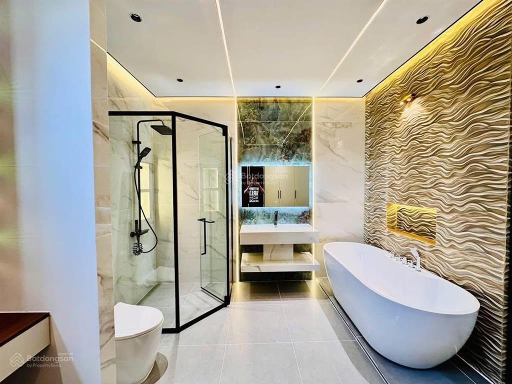 Chủ kẹt tiền bán gấp 4 tầng 3 tỷ 750 tl full nội thất nhà đoàn như hài q4 80m2 hđthuê 18tr/th shr