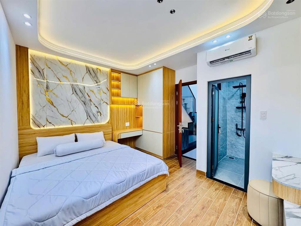 Chủ kẹt tiền bán gấp 4 tầng 3 tỷ 750 tl full nội thất nhà đoàn như hài q4 80m2 hđthuê 18tr/th shr