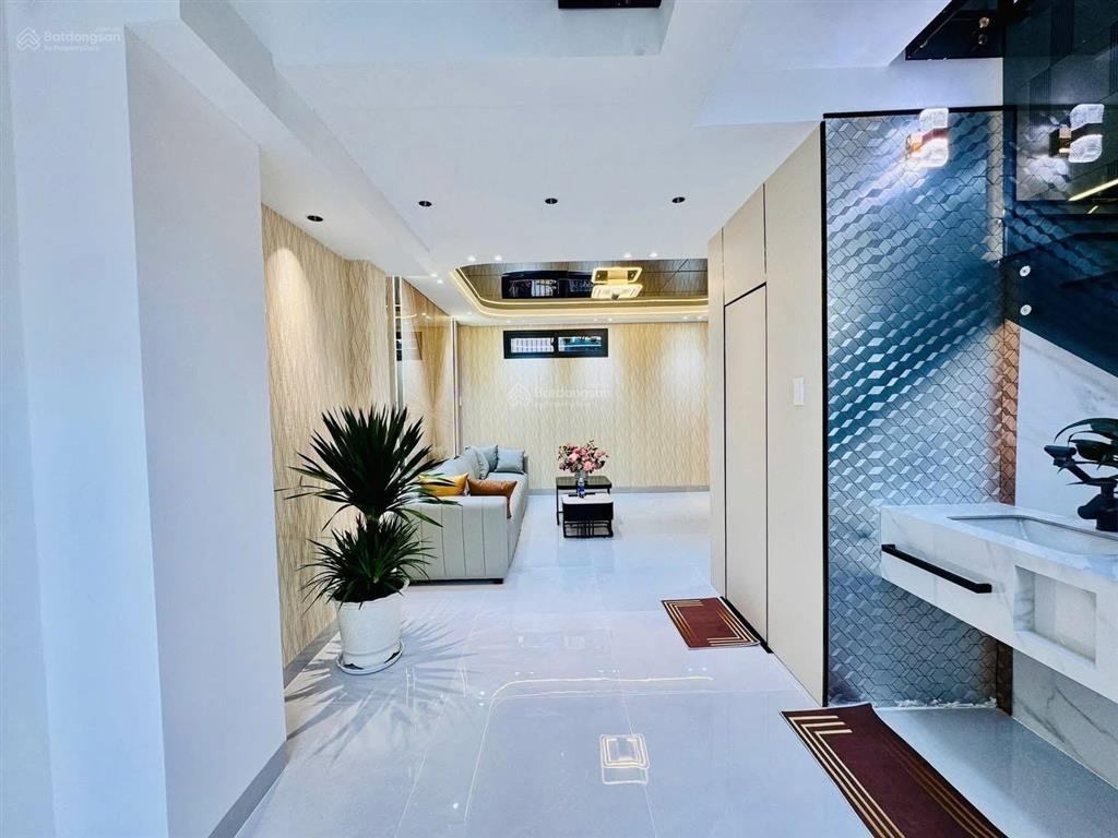 Chủ kẹt tiền bán gấp 4 tầng 3 tỷ 750 tl full nội thất nhà đoàn như hài q4 80m2 hđthuê 18tr/th shr