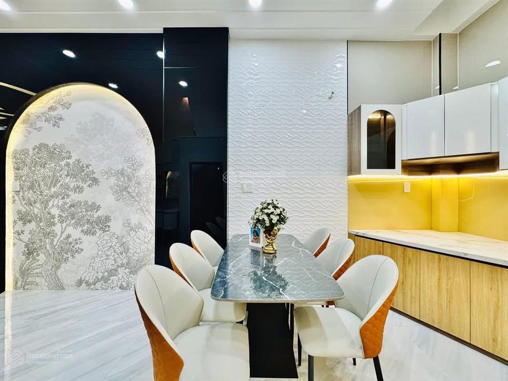 Chính chủ ký gửi nhà quận 4 giá chỉ 2 tỷ 550 full nội thất thuê 18tr/tháng cực hiếm! shr hxh