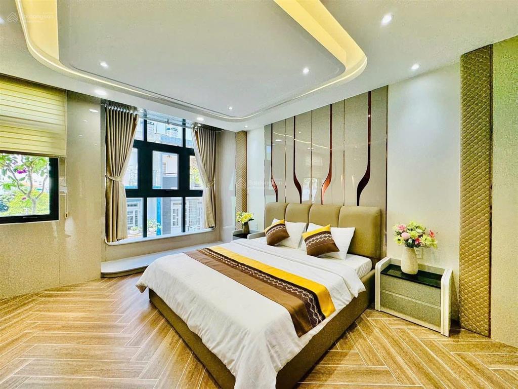 Nhà đẹp ngay trung tâm phường phú nhuận hcm full nội thất dòng tiền 18tr/tháng chỉ 3 tỷ 650 shr hxh