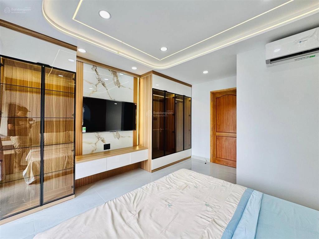 Chủ ngộp cần bán gấp nguyễn tiểu la diêm hồng p8 q10 4 tầng 5pn thu 23tr/tháng chỉ 3 tỷ 740 shr hxh