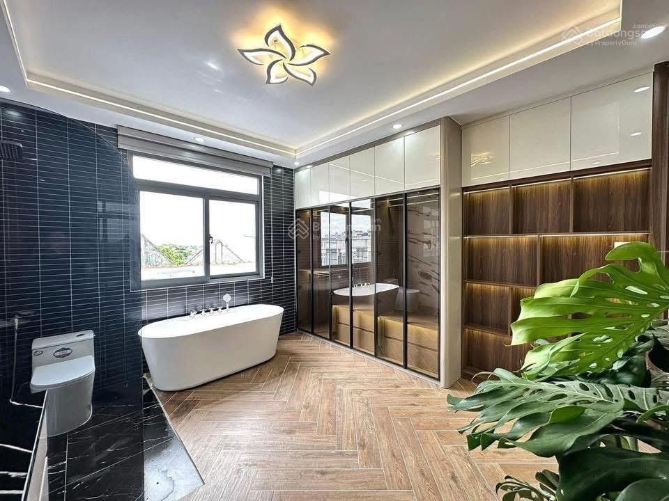 Nhà đẹp ngay nguyễn trãi q5 81m2( 5 x 16,2 ) 4pn 4ưc thuê 21tr/tháng chỉ 3 tỷ 670 shr hxh