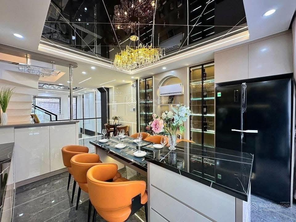 Nhà đẹp ngay nguyễn trãi q5 81m2( 5 x 16,2 ) 4pn 4ưc thuê 21tr/tháng chỉ 3 tỷ 670 shr hxh