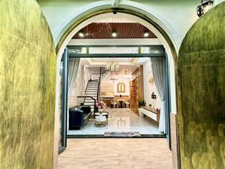 Nhà giá ngộp cần bán hẻm vườn chuối p.4 q3. giá 4,45 tỷ. dt 67m2. 3 tầng. 3pn 4wc. sổ hồng riêng