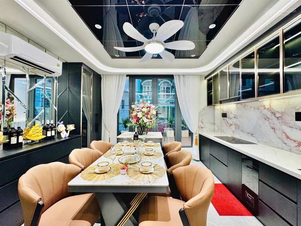 Nhà hẻm lê quý đôn, (quận 3 cũ). giá 6,75 tỷ. dt 75m2. 1 trệt 4 lầu. 4pn 5wc, sổ hồng riêng