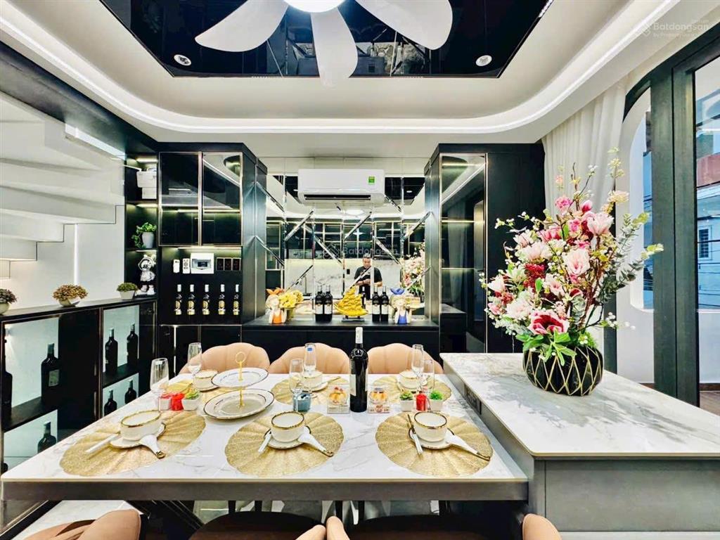 Nhà hẻm lê quý đôn, (quận 3 cũ). giá 6,75 tỷ. dt 75m2. 1 trệt 4 lầu. 4pn 5wc, sổ hồng riêng