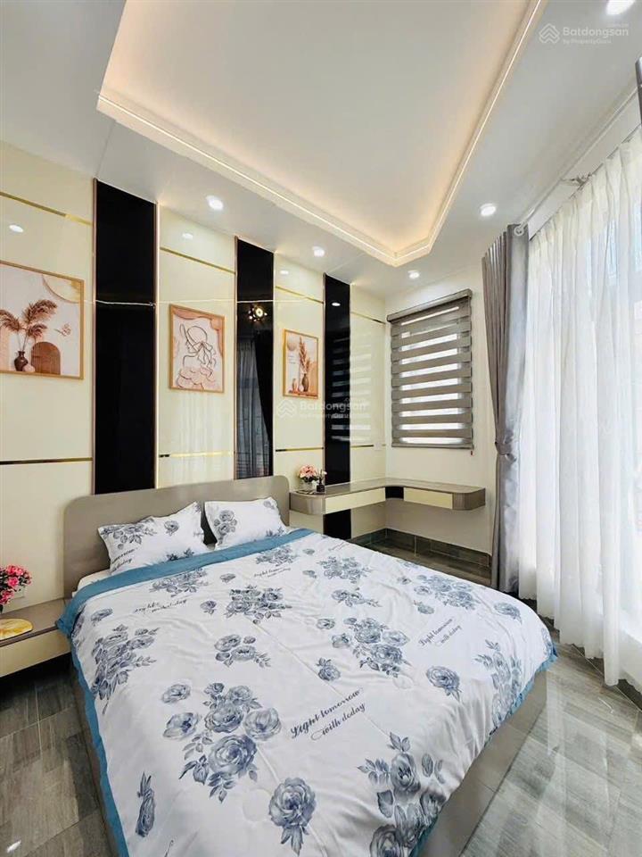 Bán gấp nhà hẻm lê thị bạch cát p11 q11. giá 5,68 tỷ. dt 65m2. 4pn 5wc. 1t3l. sổ hồng riêng.