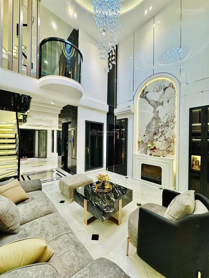 Nhà đẹp có thang máy cần bán gấp lý nam đế q11. giá 5,4 tỷ. dt70m2. 4tầng, 3pn 3wc, sổ hồng riêng