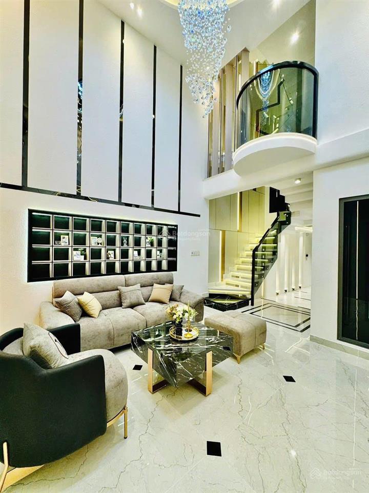 Nhà đẹp có thang máy cần bán gấp lý nam đế q11. giá 5,4 tỷ. dt70m2. 4tầng, 3pn 3wc, sổ hồng riêng