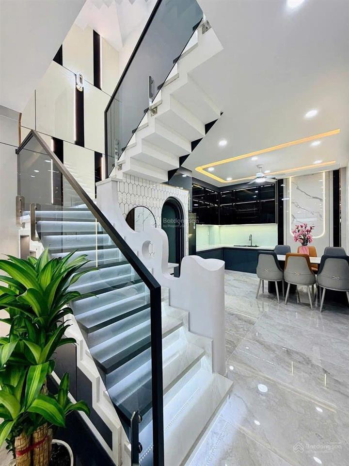 Kẹt tiền bán gấp nhà huỳnh tịnh của p.19 bình thạnh. giá5,4 tỷ. dt78.5m2. 3tầng. sổ hồng riêng