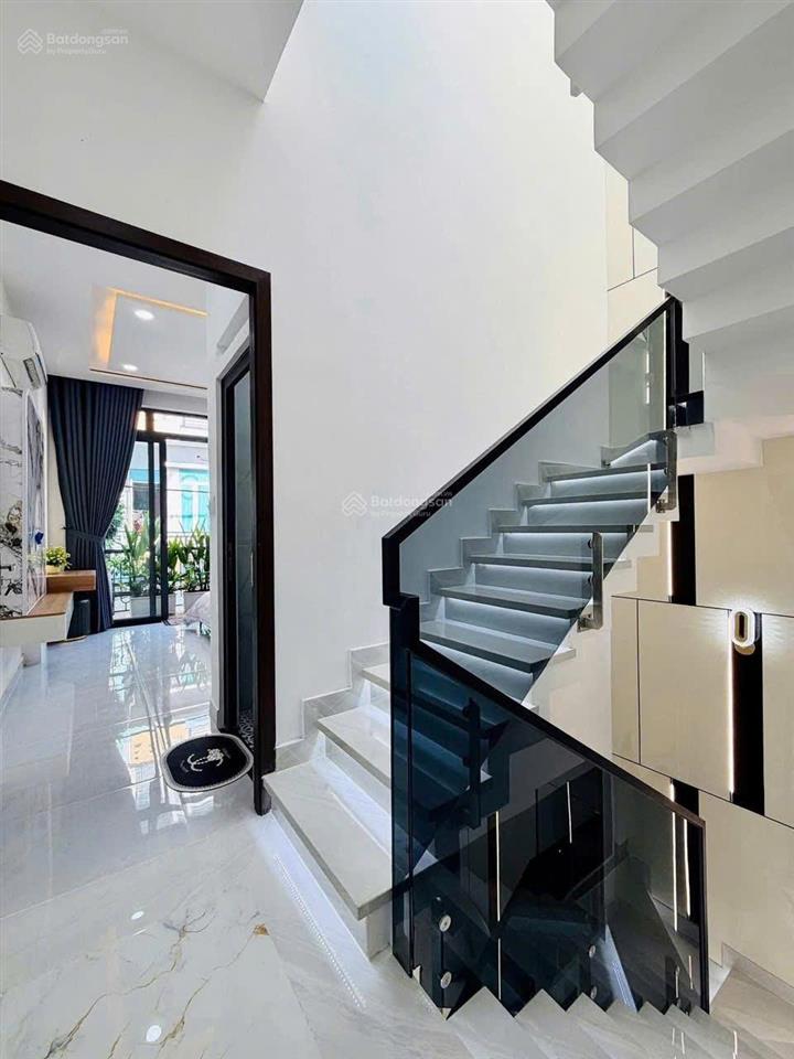 Kẹt tiền bán gấp nhà huỳnh tịnh của p.19 bình thạnh. giá5,4 tỷ. dt78.5m2. 3tầng. sổ hồng riêng