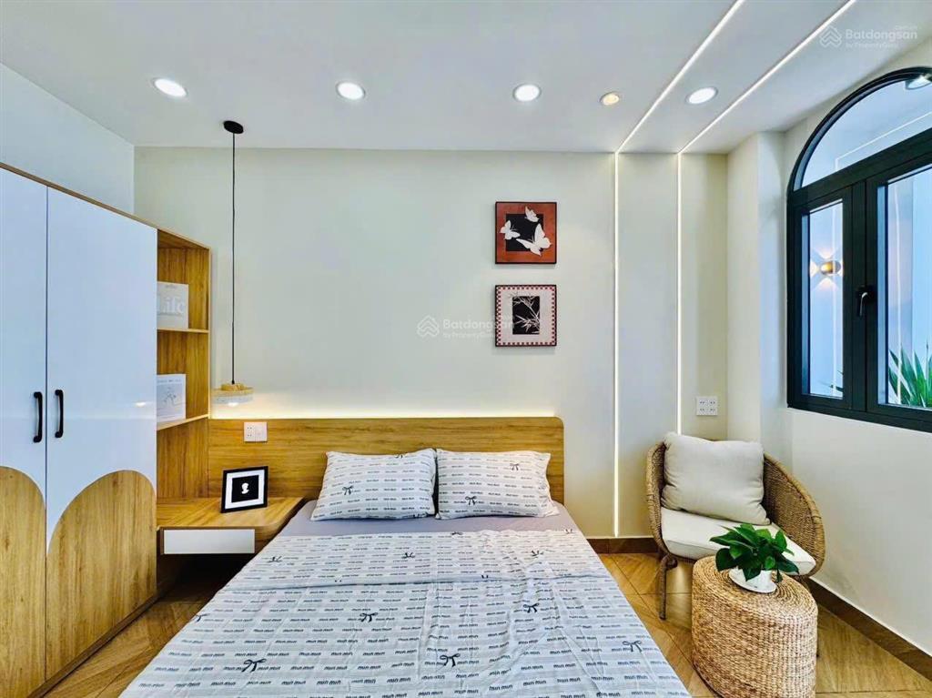 Nhà cần bán gấp trong tháng thích quảng đức p.5 phú nhuận. giá4,75 tỷ. dt68m2. 4pn. sổ hồng riêng