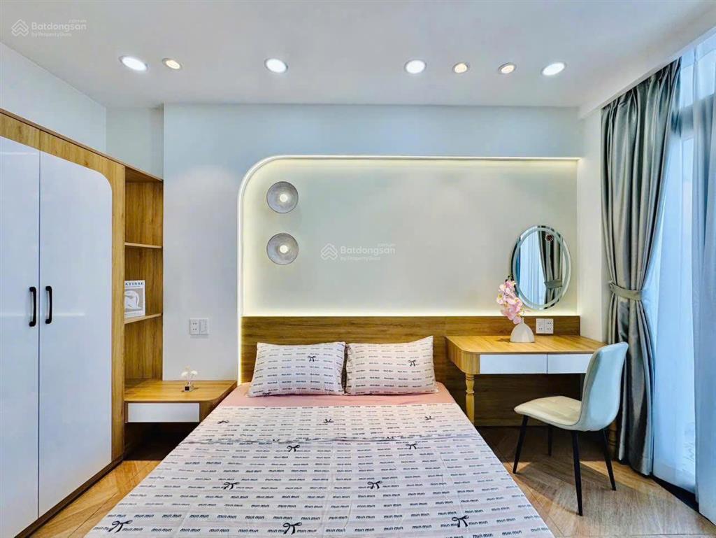 Nhà cần bán gấp trong tháng thích quảng đức p.5 phú nhuận. giá4,75 tỷ. dt68m2. 4pn. sổ hồng riêng