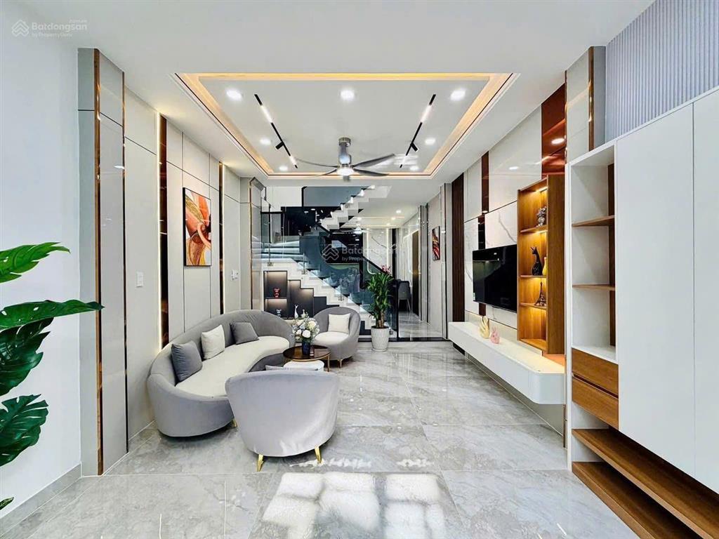 Chính chủ cần bán nhanh nhà nam kỳ khởi nghĩa p.6 q.3. dt 60m2. 1t2l. 3pn 4wc. sổ hồng riêng