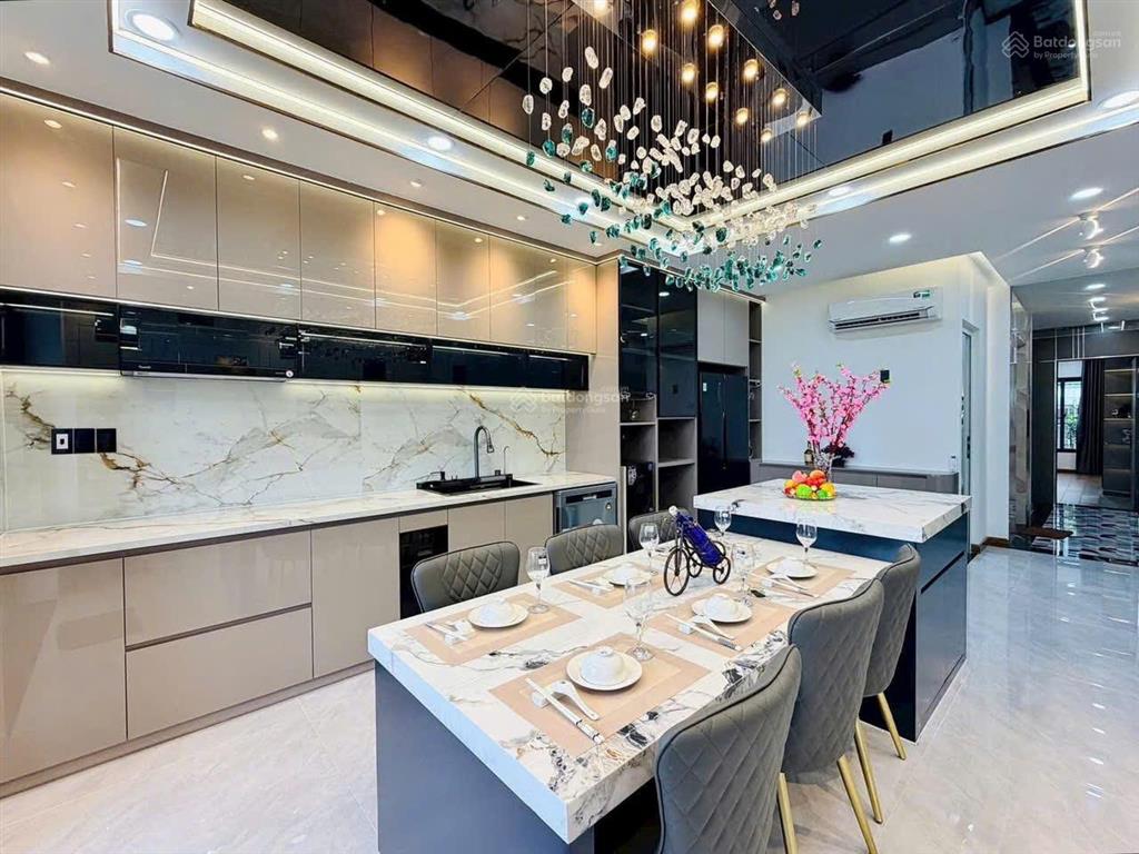 Chính chủ ký gửi nhà hoa lan phú nhuận. giá 6,2tỷ. dt85m2. 7pn 10wc. sổ hồng riêng. pháp lý chuẩn