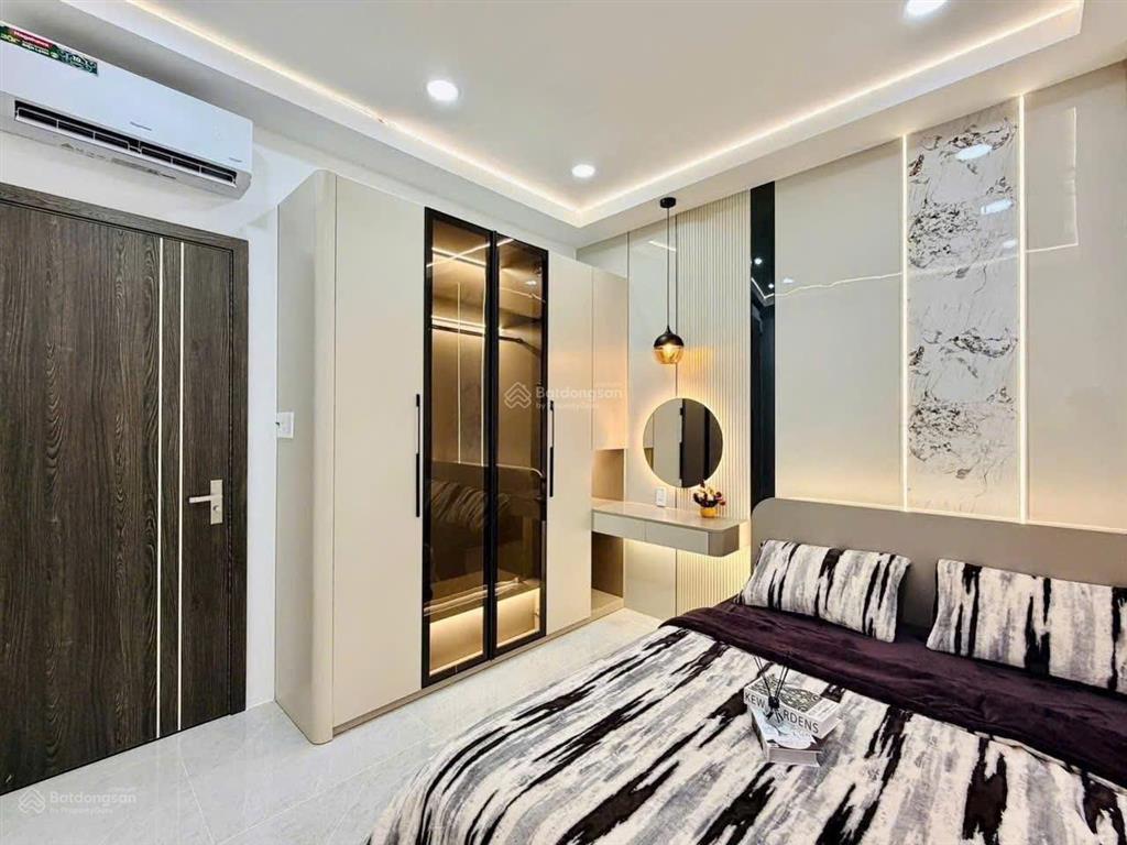 Chính chủ rao bán nhà hẻm lý thường kiệt p.8 q10. giá 4,2 tỷ. dt 67.5m2. 3pn 3wc. sổ hồng riêng