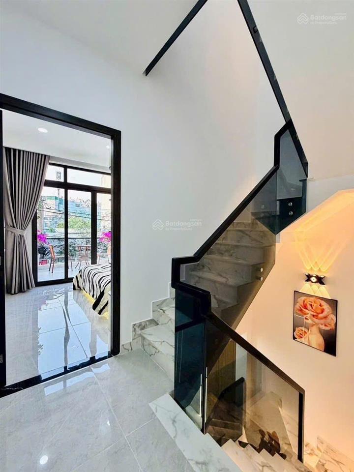 Chính chủ rao bán nhà hẻm lý thường kiệt p.8 q10. giá 4,2 tỷ. dt 67.5m2. 3pn 3wc. sổ hồng riêng