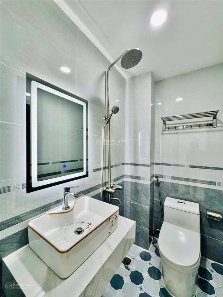 Bán gấp nhà tại q4 tôn thất thuyết p1 q.4. giá 4,6 tỷ. dt 78.5m2. 3 tầng, 3pn 3wc. sổ hồng riêng