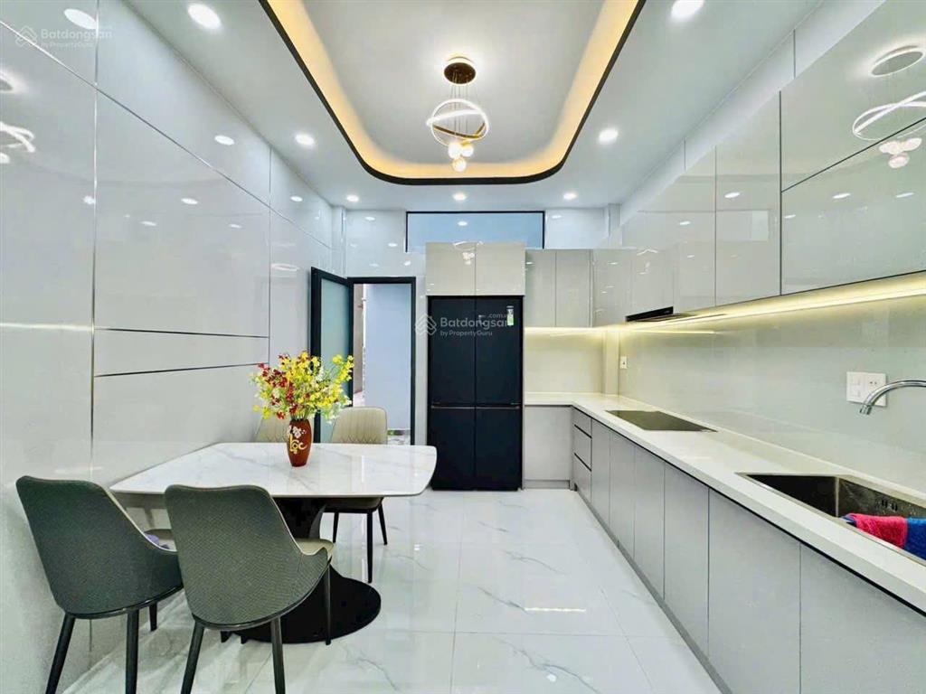 Bán gấp nhà tại q4 tôn thất thuyết p1 q.4. giá 4,6 tỷ. dt 78.5m2. 3 tầng, 3pn 3wc. sổ hồng riêng