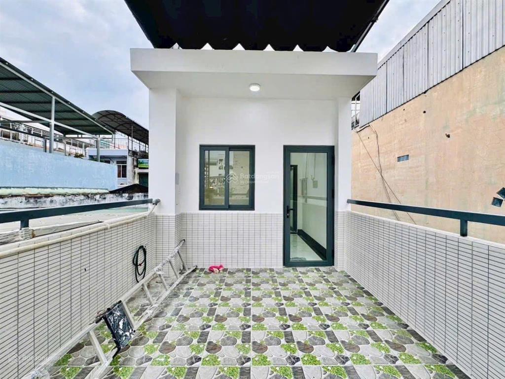 Bán gấp nhà tại q4 tôn thất thuyết p1 q.4. giá 4,6 tỷ. dt 78.5m2. 3 tầng, 3pn 3wc. sổ hồng riêng
