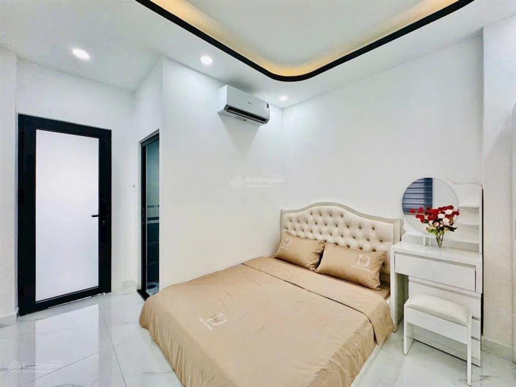 Bán gấp nhà tại q4 tôn thất thuyết p1 q.4. giá 4,6 tỷ. dt 78.5m2. 3 tầng, 3pn 3wc. sổ hồng riêng