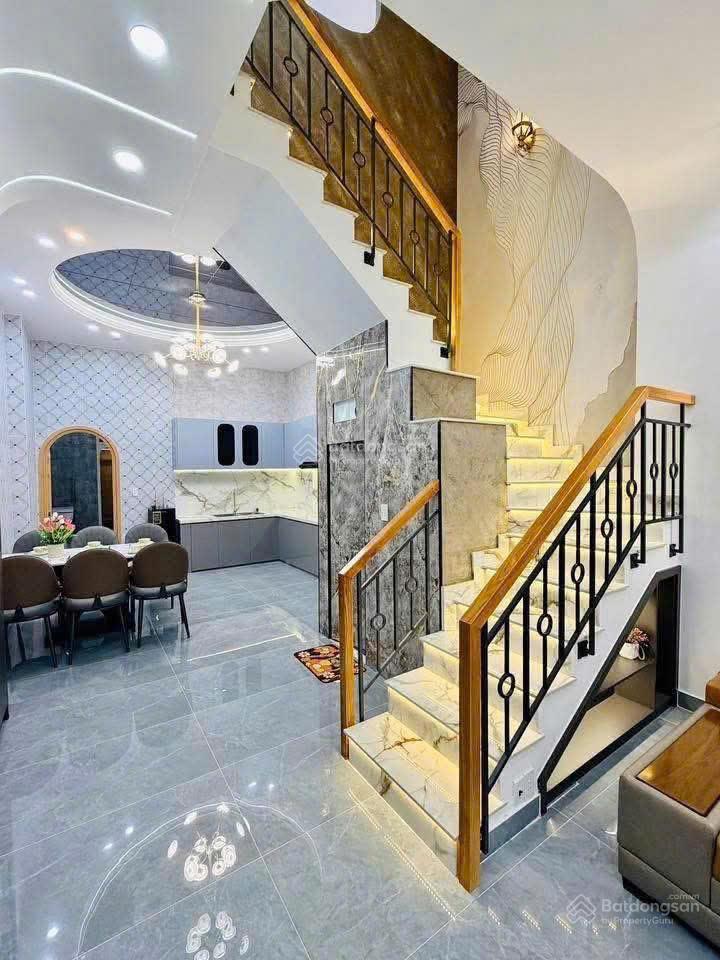 Bán gấp nhà lê văn khương thới an q.12. giá 2,8 tỷ. dt 85m2. 3 tầng. 4pn 5wc. sổ hồng riêng