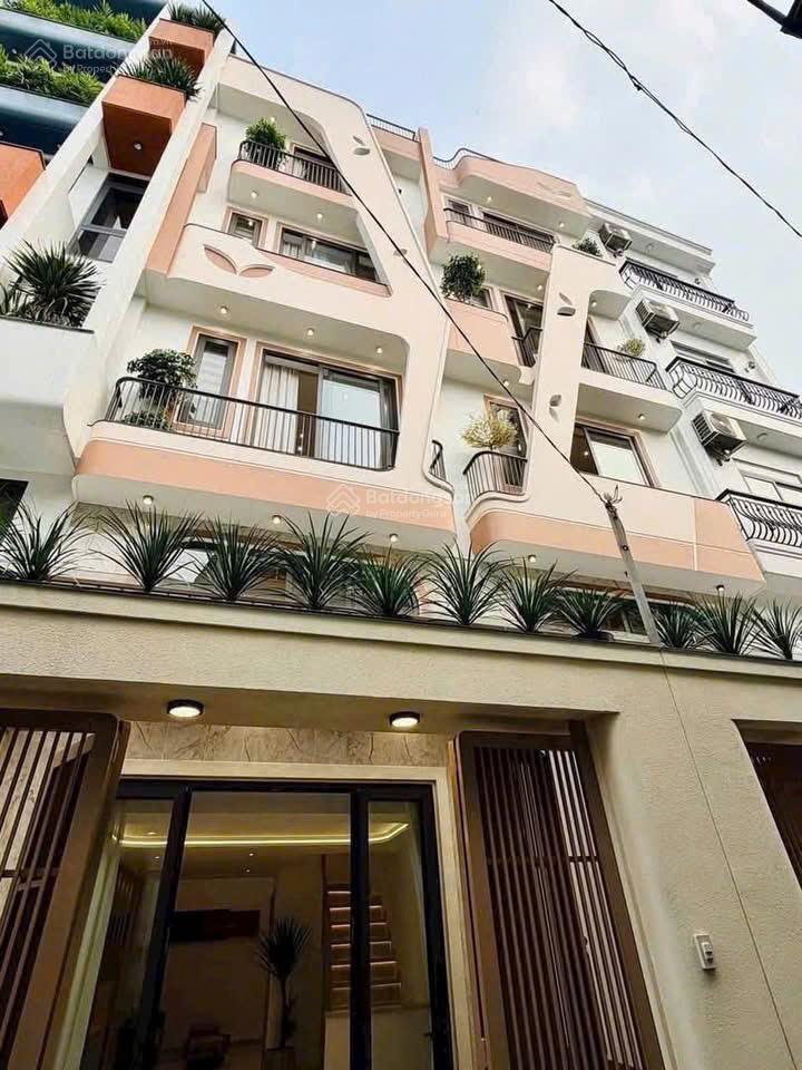 Chính chủ ký gửi bán gấp nhà nguyễn thiện thuật p3 q3. giá 3,15 tỷ. dt6m2. 6tầng. sổ hồng riêng
