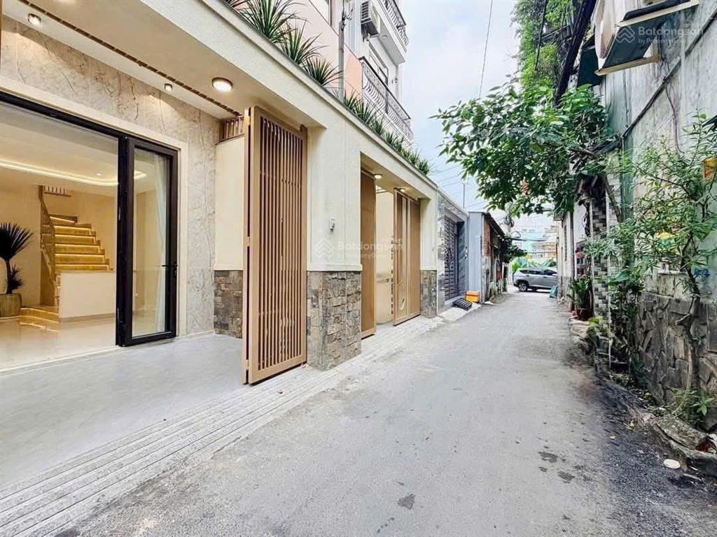Chính chủ ký gửi bán gấp nhà nguyễn thiện thuật p3 q3. giá 3,15 tỷ. dt6m2. 6tầng. sổ hồng riêng