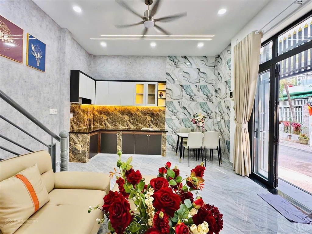 Nhà mới hoàn công giá ngộp bùi thị xuân, p.15, tân bình. giá 3,3 tỷ. dt 62.4m2. sổ hồng riêng