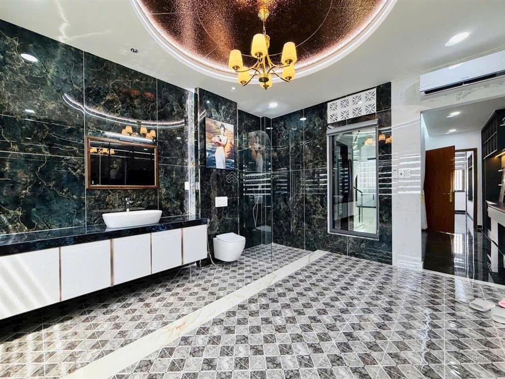 Chính chủ cần ra đi gấp nhà lê thị bạch cát phú thọ hòa tân phú. giá3,6 tỷ. dt90m2. sổ hồng riêng