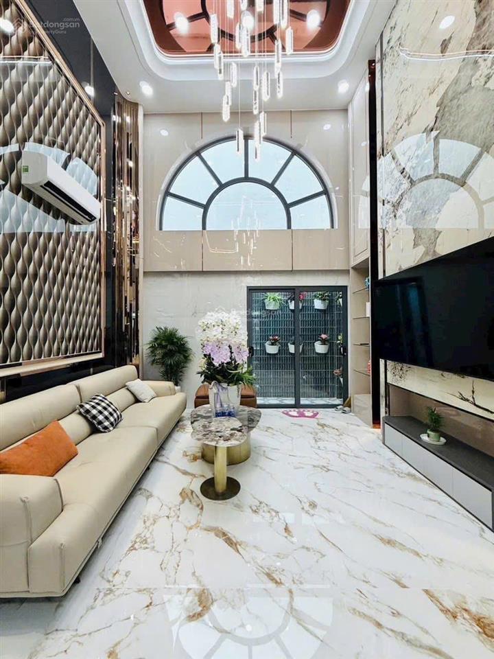 Chính chủ cần ra đi gấp nhà lê thị bạch cát phú thọ hòa tân phú. giá3,6 tỷ. dt90m2. sổ hồng riêng