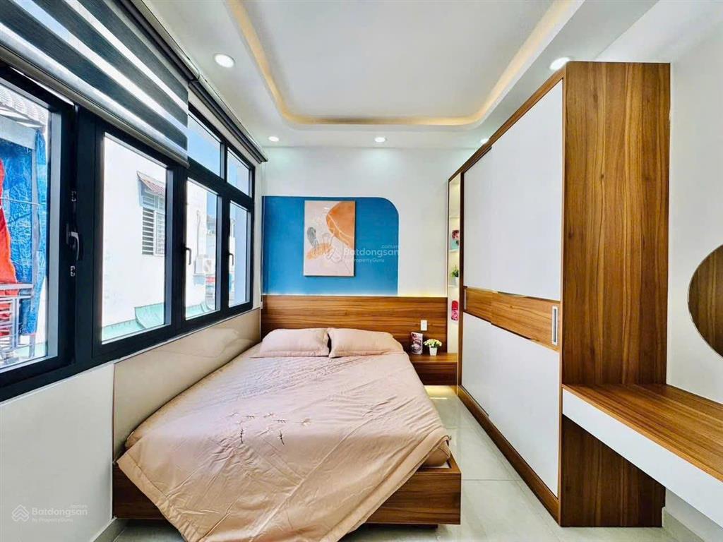 Nhà cần bán gấp võ văn tần p. 6 q.3. giá 4,35 tỷ. dt 68.8m2. 3pn 4wc. 1t3l. sổ hồng riêng