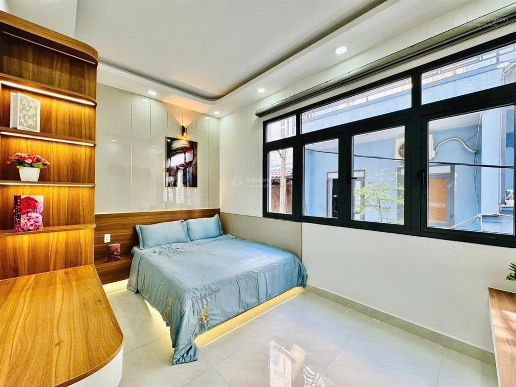 Nhà cần bán gấp võ văn tần p. 6 q.3. giá 4,35 tỷ. dt 68.8m2. 3pn 4wc. 1t3l. sổ hồng riêng