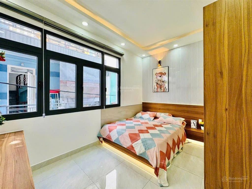 Nhà cần bán gấp võ văn tần p. 6 q.3. giá 4,35 tỷ. dt 68.8m2. 3pn 4wc. 1t3l. sổ hồng riêng