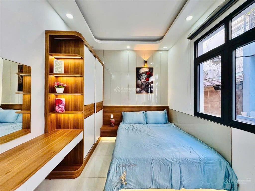 Nhà cần bán gấp võ văn tần p. 6 q.3. giá 4,35 tỷ. dt 68.8m2. 3pn 4wc. 1t3l. sổ hồng riêng