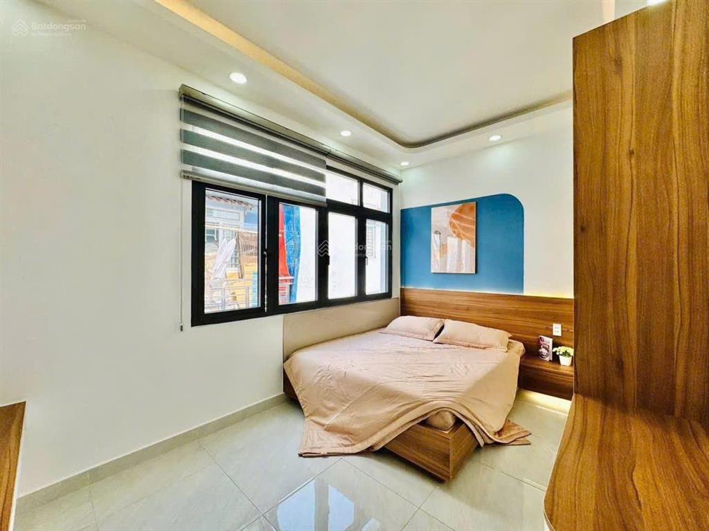 Nhà cần bán gấp võ văn tần p. 6 q.3. giá 4,35 tỷ. dt 68.8m2. 3pn 4wc. 1t3l. sổ hồng riêng